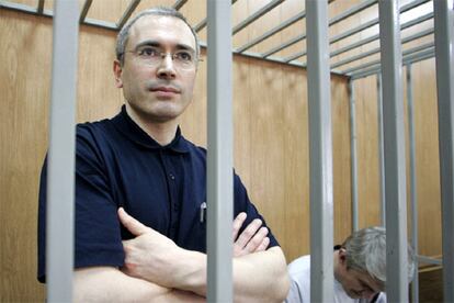 Mijaíl Jodorkovski, durante el juicio al que se enfrentó en Moscú en 2005.