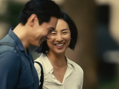 Teo Yoo y Greta Lee, en 'Vidas pasadas'.