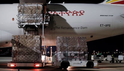 A plane carrying 60 tons of medical supplies arriving at Valencia airport.