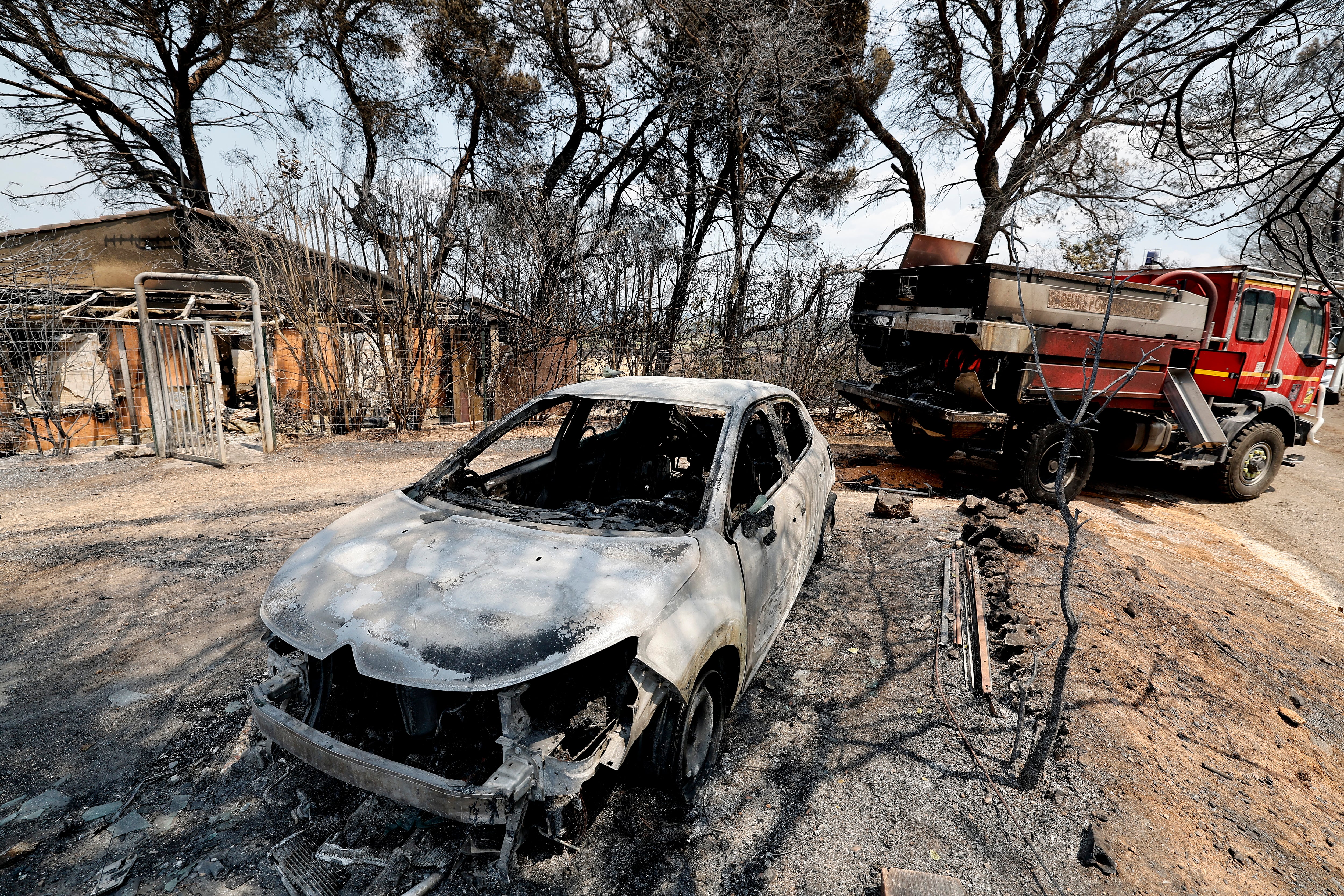 Dos grandes incendios avanzan en Francia, con 20.000 personas evacuadas cerca de Burdeos