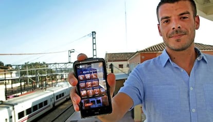 Miquel Rubio, que ha recogido firmas contra una aplicaci&oacute;n de Ferrocarrils de la Generalitat. 