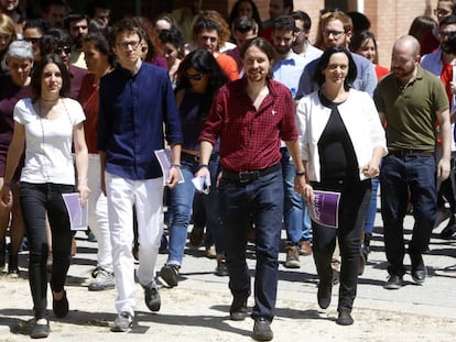 Representantes de Podemos presentando la campa&ntilde;a el jueves pasado.