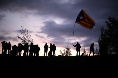 Unes 200 persones han passat la nit a l'autopista AP-7.