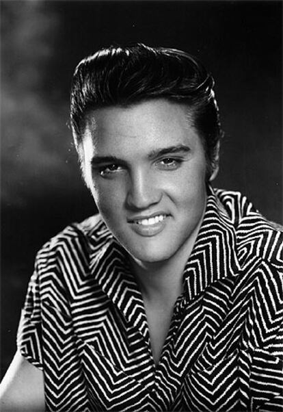 El cantante Elvis Presley, en sus primeros años de carrera.