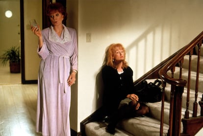 Shirley MacLaine interpreta a Doris Mann y Meryl Streep a su hija.