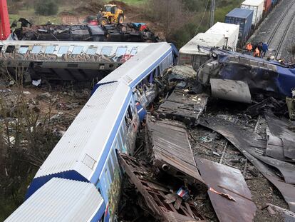 A crane, firefighters and rescuers operate after a collision in Tempe, about 376 kilometres (235 miles) north of Athens, near Larissa city, Greece, Wednesday, March 1, 2023. A train carrying hundreds of passengers has collided with an oncoming freight train in northern Greece, killing and injuring dozens passengers. (AP Photo/Vaggelis Kousioras)