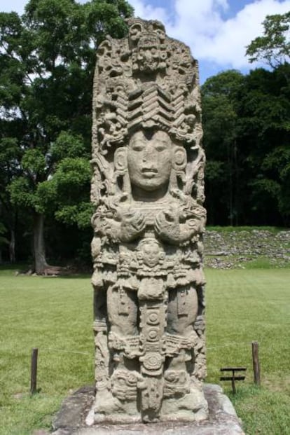 Una de las estelas mayas del yacimiento arqueológico de Copan, en Honduras.