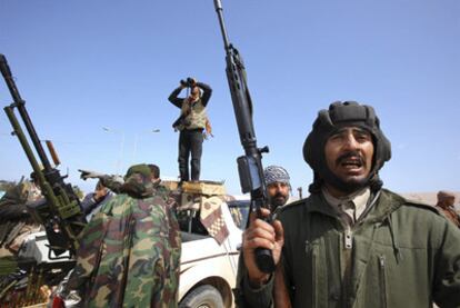 Rebeldes libios defienden su posición en Ras Lanuf