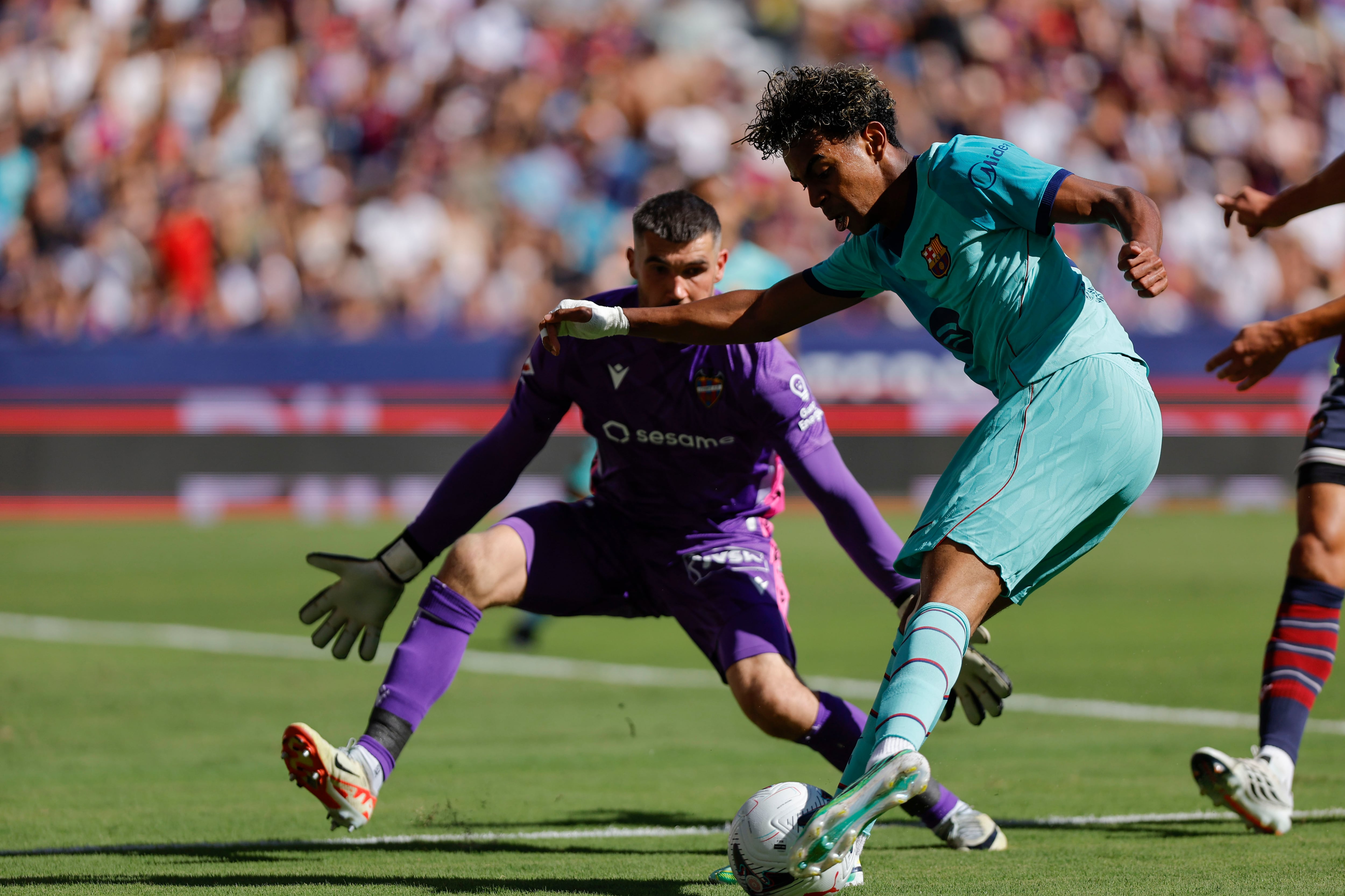 Telefónica acuerda con DAZN la distribución de LaLiga hasta 2032 por 1.650 millones