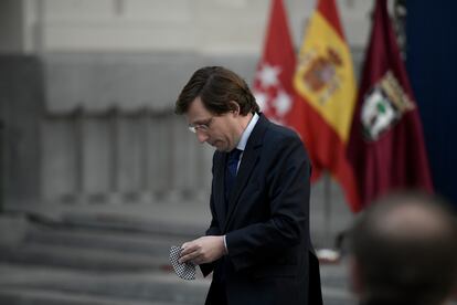 El alcalde de Madrid, José Luis Martínez-Almeida, durante la presentación este martes del plan de obras, en el Palacio de Cibeles.