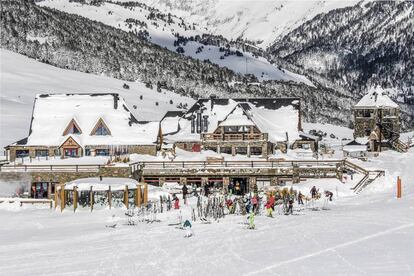 Cafetería y zona de descanso en Baqueira Beret.