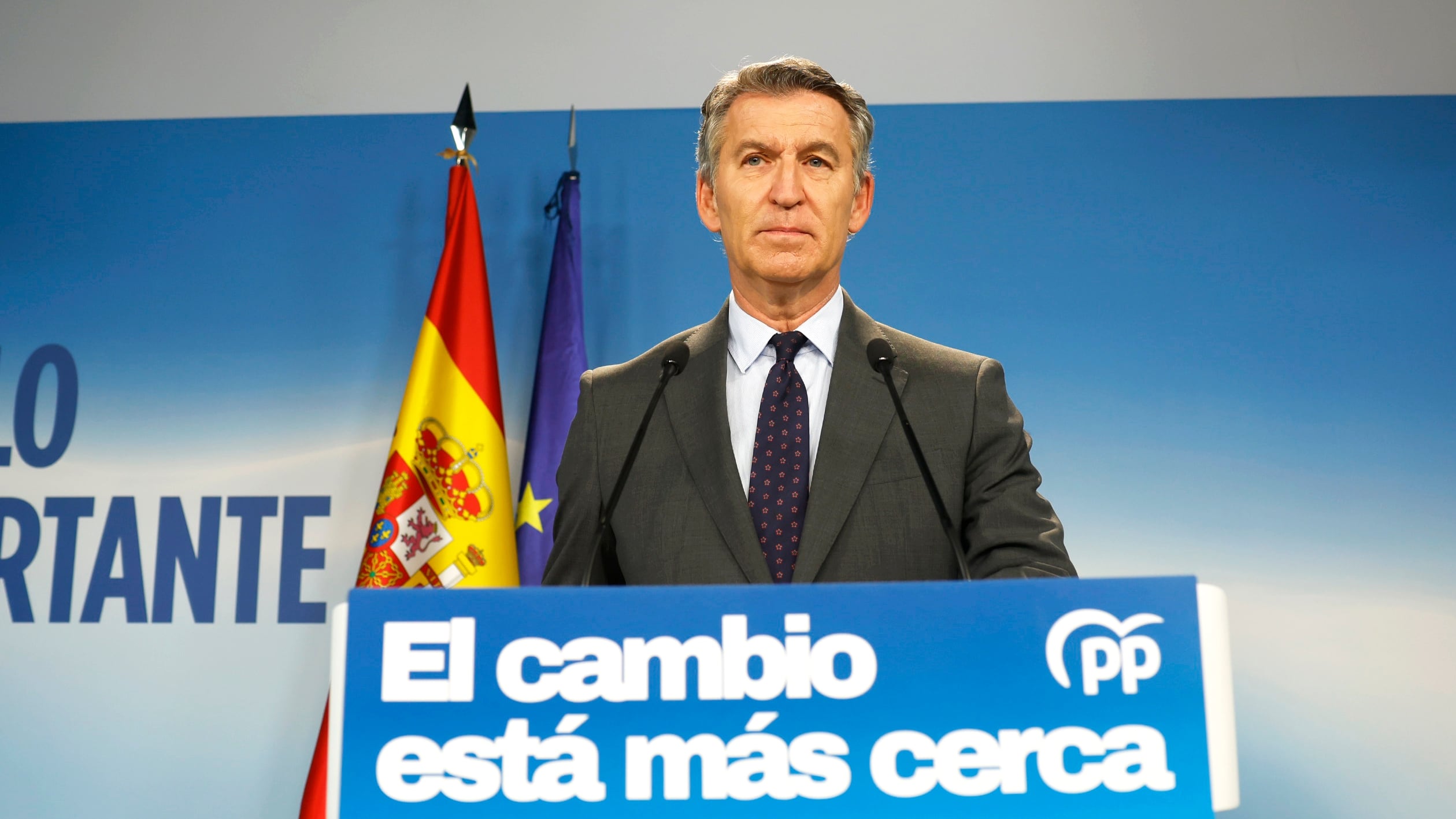 El líder del PP, Alberto Núñez Feijóo, en rueda de prensa este lunes en la sede del Partido Popular.