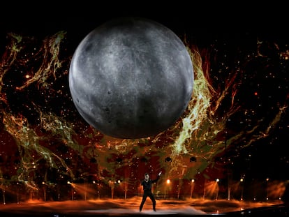 Un momento de la actuación de Blas Cantó en la final de Eurovisión 2021, el sábado.