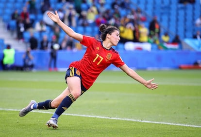 Lucía García, tras anotar el tercer gol de la selección de España.