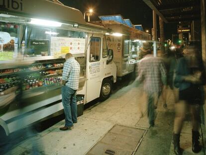 Los camiones aparcados en la calle Abbott Kinney.