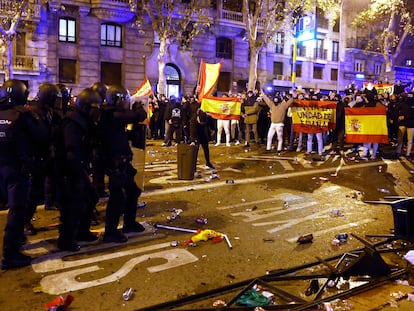 Disturbios tras una protesta ante la sede del PSOE de la calle de Ferraz de Madrid, el día 7.