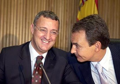 Jesús Caldera y José Luis Rodríguez Zapatero, durante la reunión del Grupo Parlamentario Socialista.