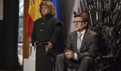 José Mota, imitando a Rajoy, en el Trono de Hierro de 'Juego de tronos'.