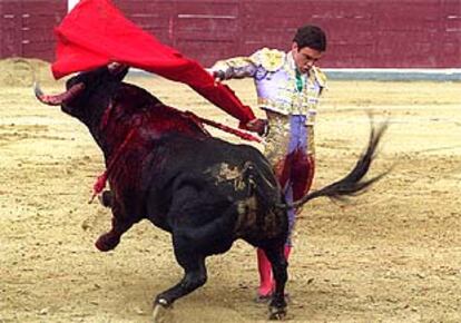 José Tomás, durante la faena a su segundo toro.