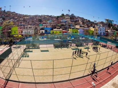 La Villa Carlos Castilho, en el Complejo de favelas del Alemão de Río de Janeiro, donde desarrolla su programa el Barça