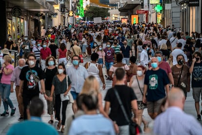 Crowds of people on Preciados street in Madrid on September 5.