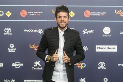El cantante Pablo López llega a la gala de los 40 Music Awards.