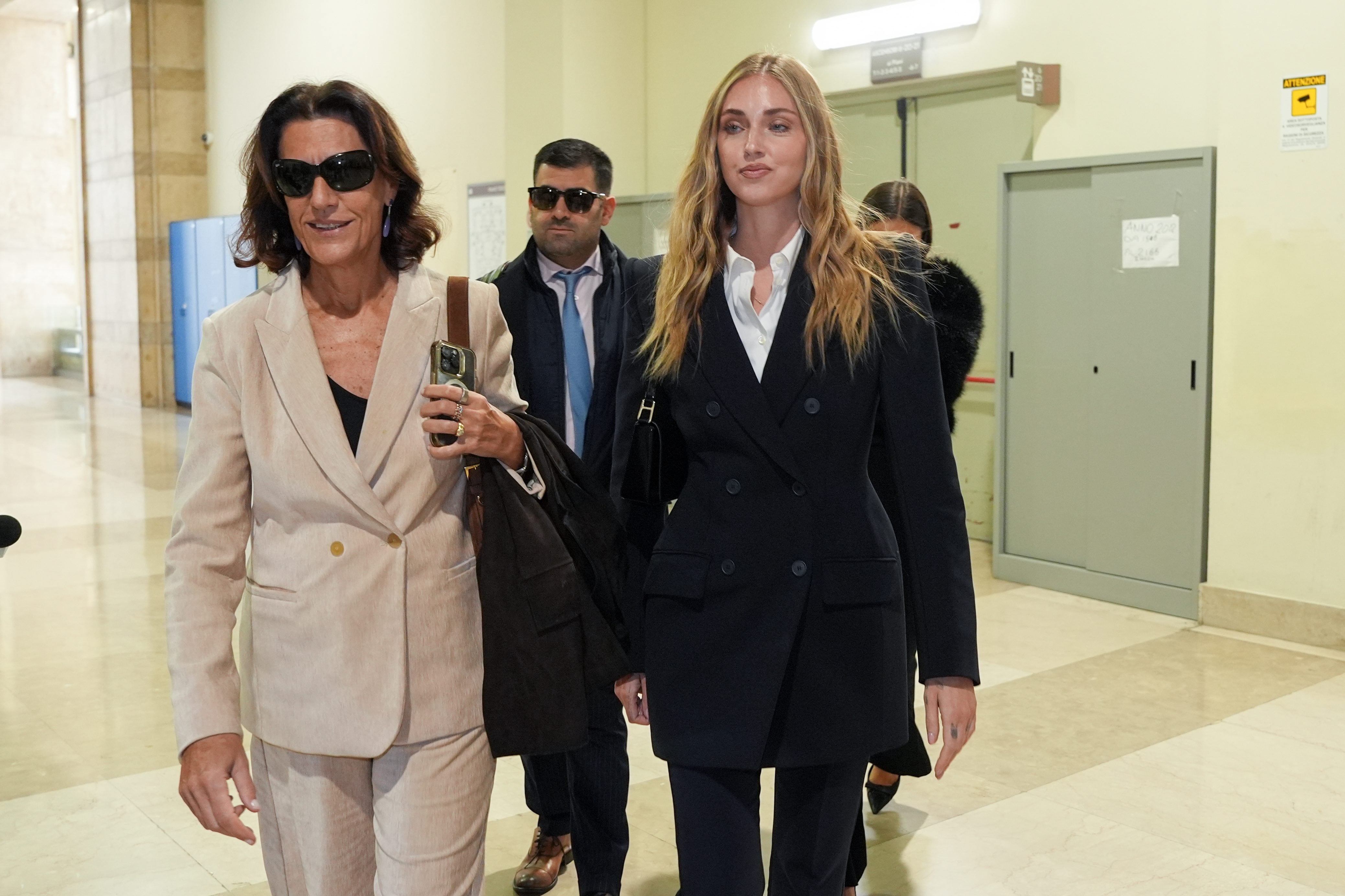 Chiara Ferragni acude por primera vez al tribunal como acusada de estafa agravada: “Es un momento difícil” 1 La 'influencer' Chiara Ferragni antes de su comparecencia en el Tribunal de Milán como acusada por estafa.