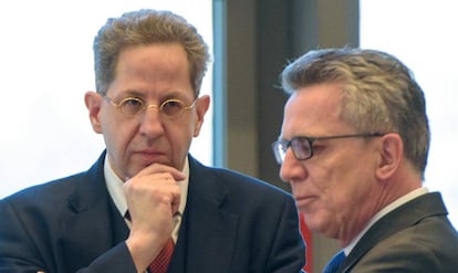 German secret services chief Hans-Georg Maaßen (left) and Interior Minister Thomas de Maizière.