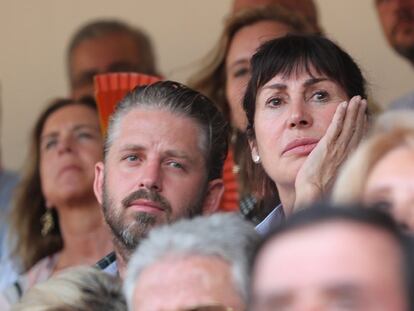 Carmen Martínez Bordiú y Timothy McKeague, durante una corrida de toros.