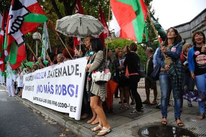 Concentración de delegados de sindicatos de Osakidetza, en  Vitoria.