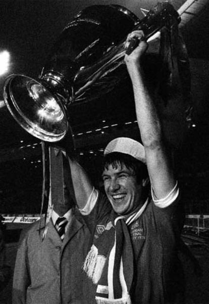 Hughes, con la Copa de Europa de 1978.