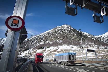 Camions a la carretera N-230.