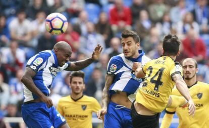 Remate de Joselu que supuso el primer gol del Deportivo contra el Málaga.