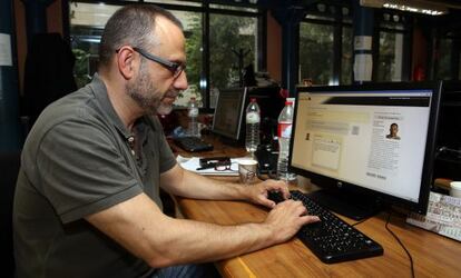 El periodista Marc Marginedas, en la redacción de "El Periódico de Catalunya".