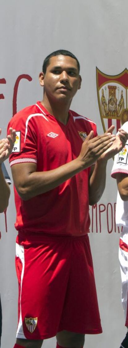 Maduro, en la presentación de las camisetas del Sevilla de esta temporada.