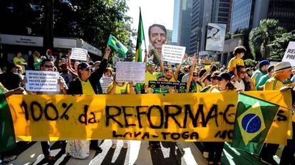 Simpatizantes de Jair Bolsonaro se manifiestan este domingo en Sao Paulo.