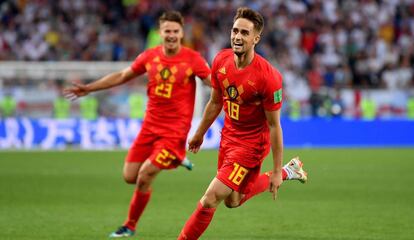 Januzaj comemora com Dendoncker o gol da vitória belga.