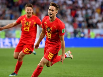 Januzaj comemora com Dendoncker o gol da vitória belga.