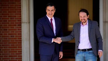 El presidente del Gobierno en funciones, Pedro Sánchez, y el secretario general de Podemos, Pablo Iglesias, el pasado 7 de mayo en La Moncloa.