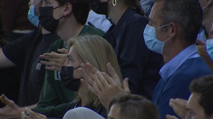 Iñaki Urdangarin  y la infanta Cristina, en el Palau, durante el partido en el que debutó con el Barça su hijo Pablo. /@joanRvallve