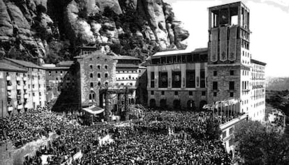 La cerimònia d'entronització va convocar milers de persones que van omplir l’esplanada de la basílica.