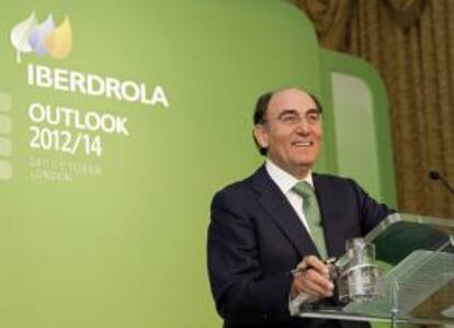 El presidente de Iberdrola, Ignacio Sánchez Galán, durante una rueda de prensa que ha ofrecido en Londres donde ha expuesto los resultados de la empresa en los nueve primeros meses del 2012,  cuando logró un beneficio neto de 2.401 millones de euros. EFE/Archivo