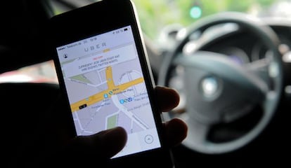 Vista de un móvil con la aplicación de Uber en Berlín.