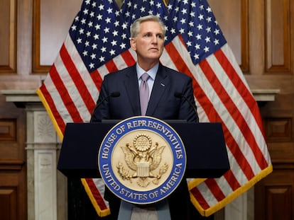 El cesado 'speaker' republicano de la Cámara de Representantes, Kevin McCarthy, comparece ante la prensa este martes en el Capitolio de Estados Unidos.