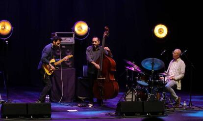 El guitarrista Julian Lage, este jueves durante su concierto en Getxo.