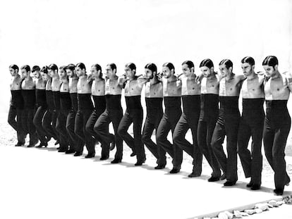 Una de las fotografías de Ruvén Afanador en las que se inspira el montaje del Ballet Nacional de España, incluida en su libro 'Ángel gitano. The men of flamenco'.