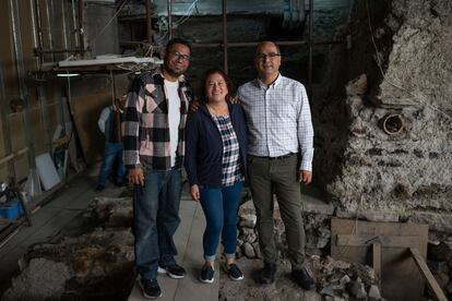 arqueólogos Antonio Marín Calvo,  Alejandra Aguirre Molina y Leonardo López Luján