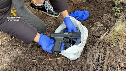 El arma utilizada en el crimen se encontró enterrada en el puerto de montaña de Tudons (Alicante).