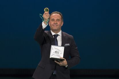 Julián Martín Arjona, en representación de Grupo Abades, durante la entrega de medallas de Andalucía.