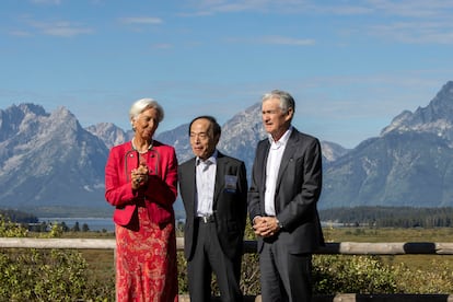 Christine Lagarde, Kazuo Ueda y Jerome Powell, jefes del BCE, el Banco de Japón y la Fed, en la reunión de Jackson Hole (Wyoming, EE UU) de agosto de 2023.